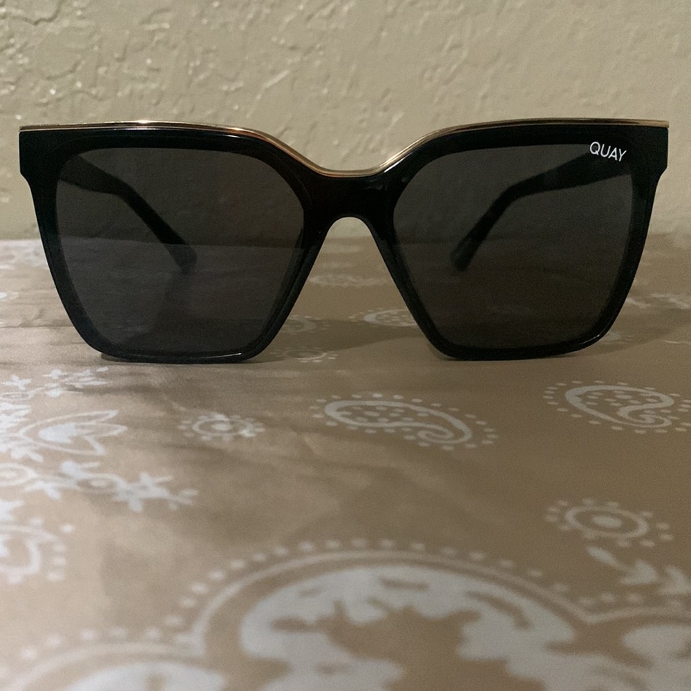 QUAY SUNGLASSES. LEVEL UP. UV PROTECTION.